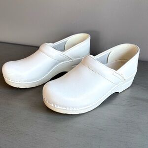 Dansko White Leather Slip-On Clogs Shoes Women 39 Narrow (US 8.5-9) Nurse Work